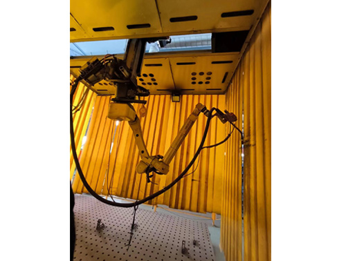 焊接機(jī)器人設(shè)備